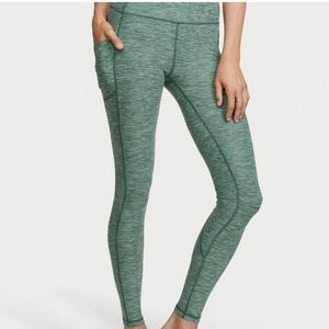 Victoria's Secret On Point Flow 7/8 Length Leggings - Like new, Size 2